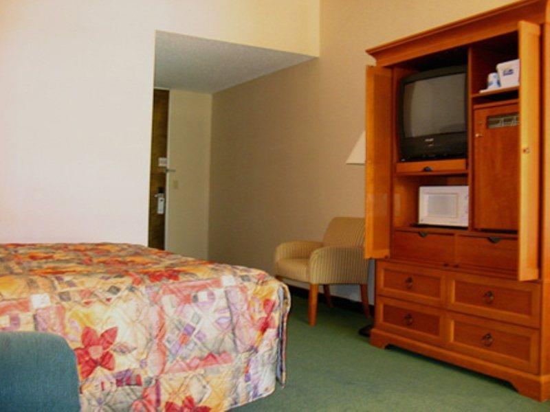 Ramada By Wyndham Albuquerque East Hotel Ngoại thất bức ảnh