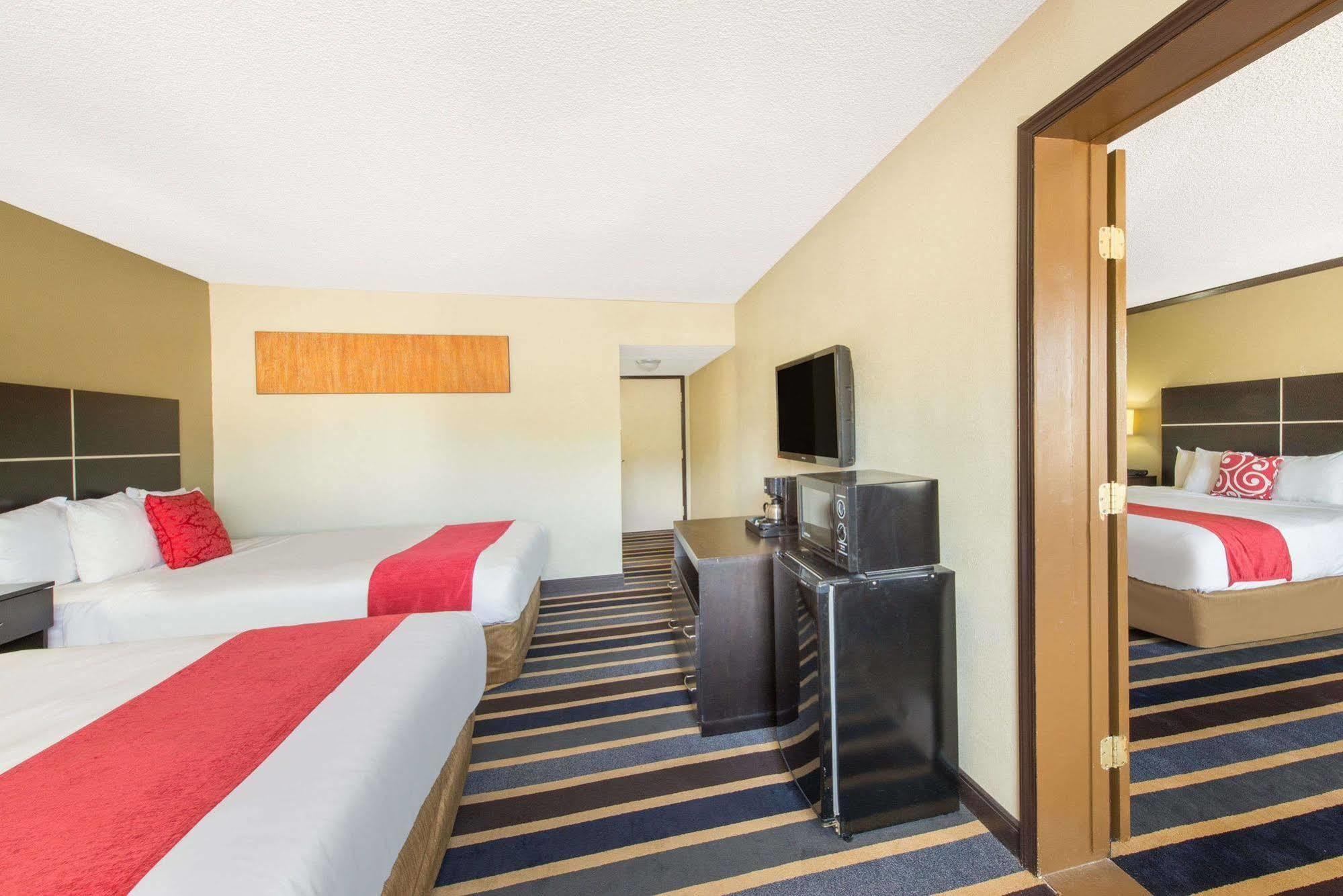Ramada By Wyndham Albuquerque East Hotel Ngoại thất bức ảnh